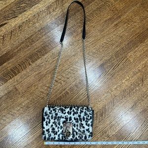 ‼️3/$30‼️ Guess leopard print crossbody bag